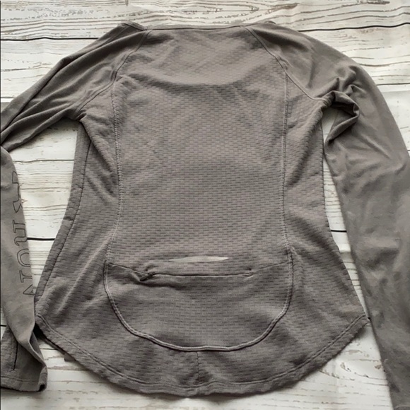 UA Heat Gear long sleeve running shirt - Picture 3 of 6